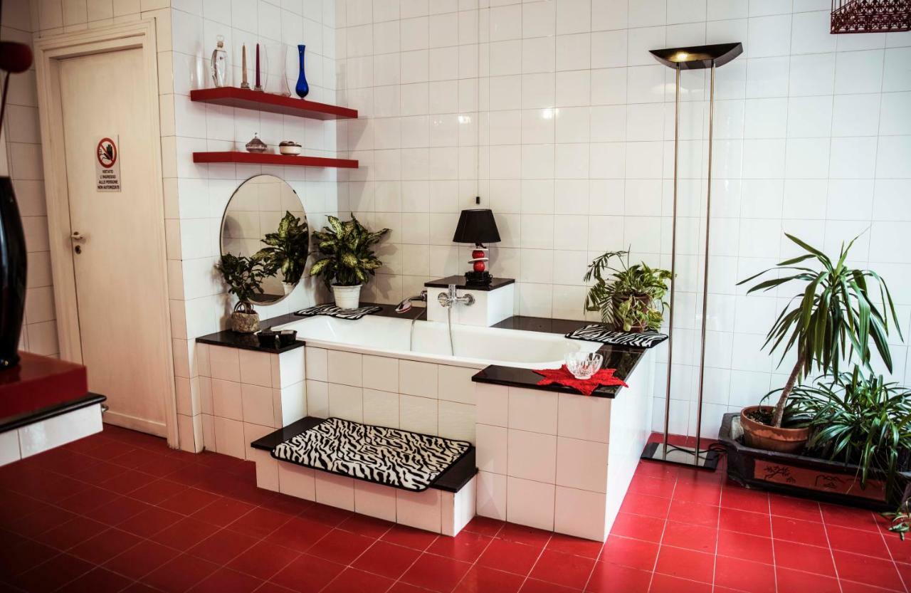 Miracoletti38 Hotel Наполи Екстериор снимка