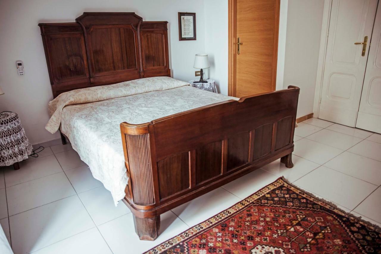 Miracoletti38 Hotel Наполи Екстериор снимка