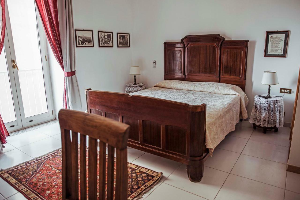Miracoletti38 Hotel Наполи Екстериор снимка