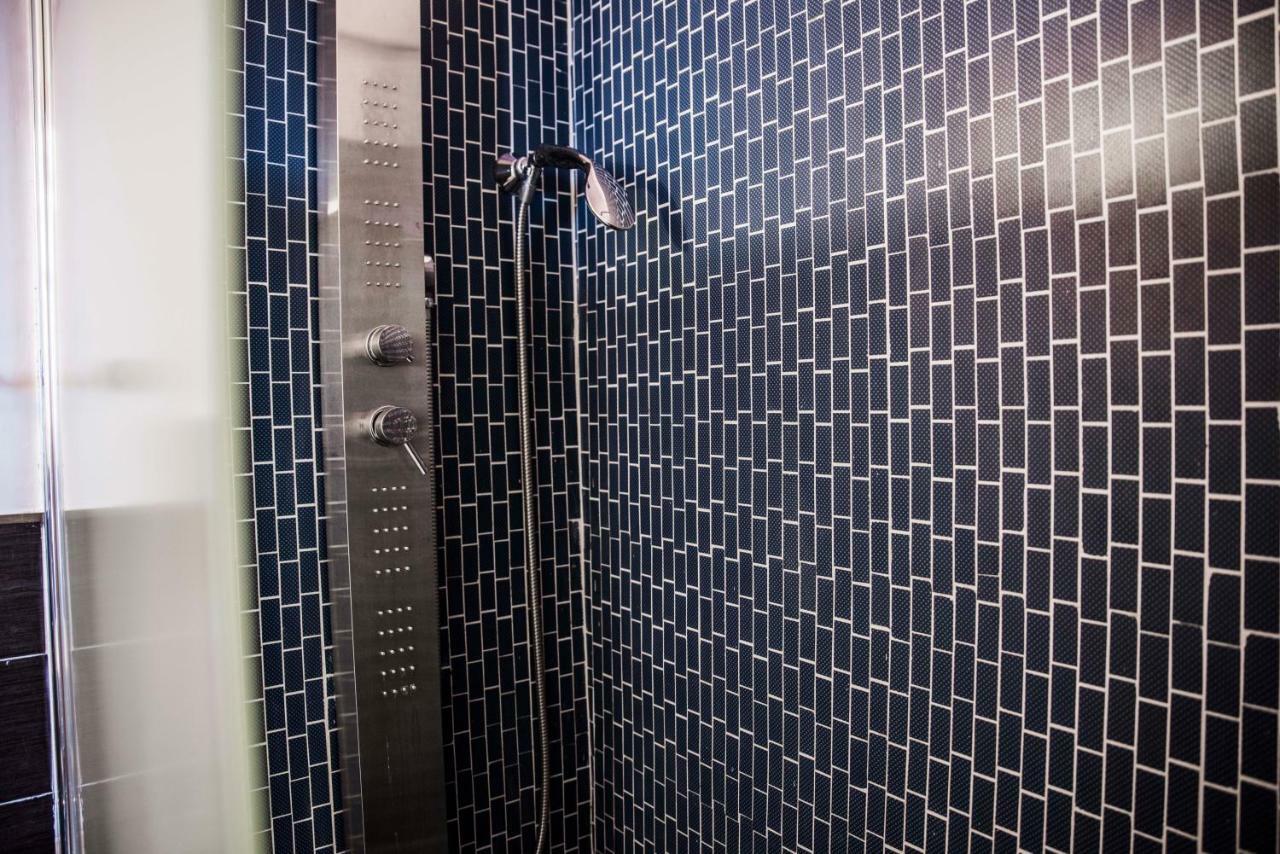 Miracoletti38 Hotel Наполи Екстериор снимка